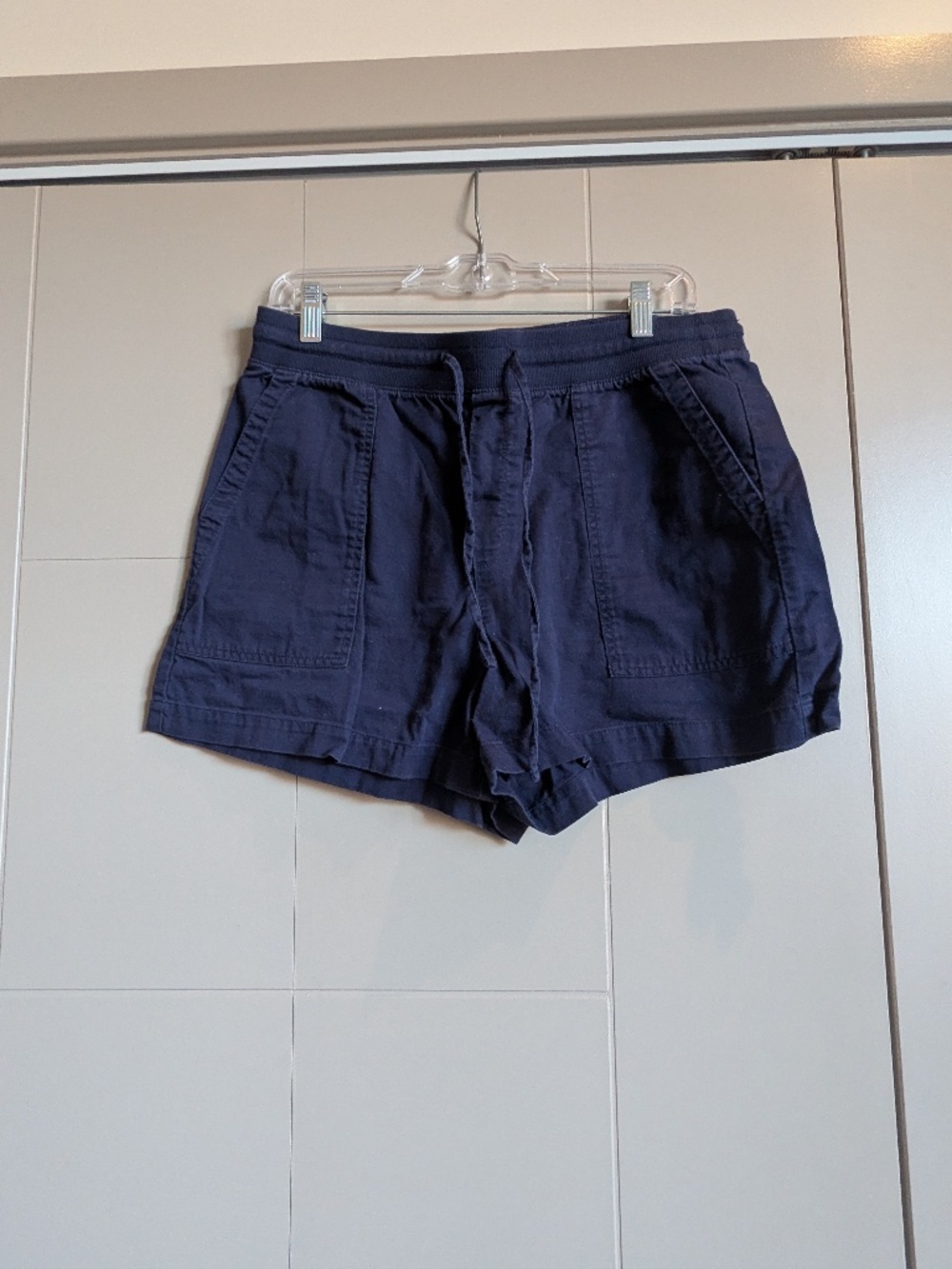 GAP Navy Linen Pull-On Shorts. Size Medium.